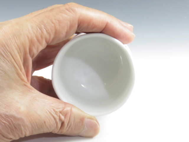 Japanese porcelain sake cup (Izushi-Yaki)