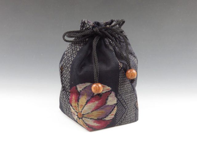 Japanese sake cup carrying pouch ("Cloth ball" pattern)