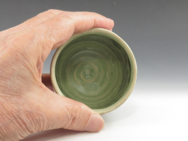 Kasama-Yaki (Ibaraki) Tofusha (East Wind) Japanese sake cup (guinomi) 2KAS0070